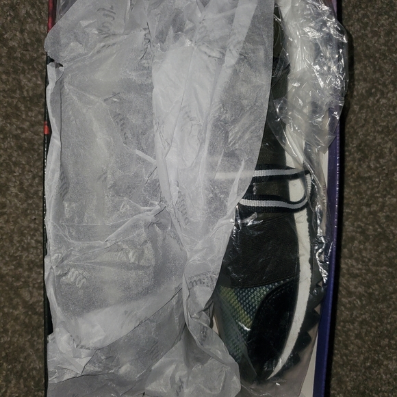 Shoes - Picture 3 of 11